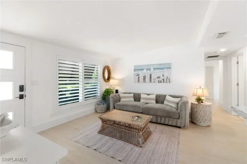 Picture of 2180 Harbor Ln, Naples FL 34104