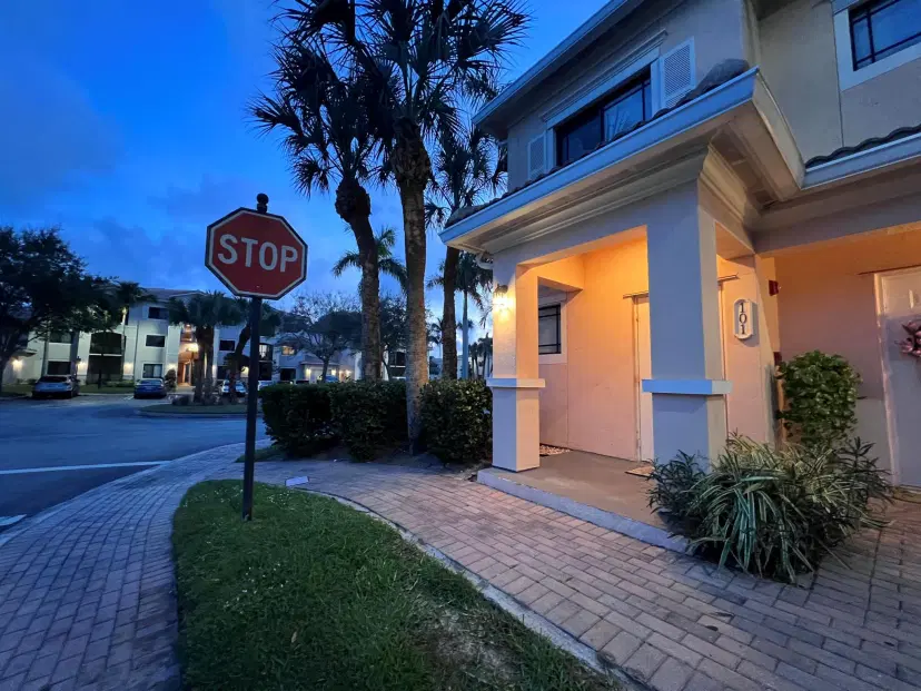 Picture of 2808 Amalei Drive 101, Palm Beach Gardens FL 33410