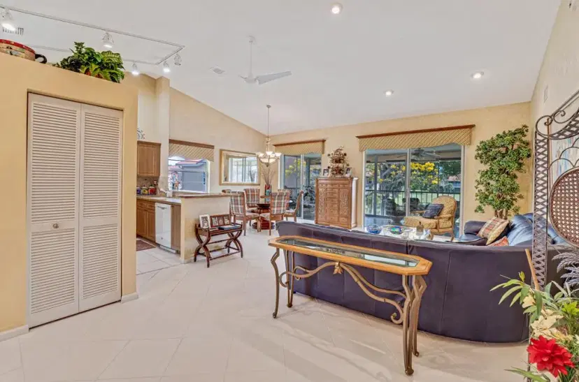 Picture of 9805 Shadybrook 201 Drive 201, Boynton Beach FL 33437