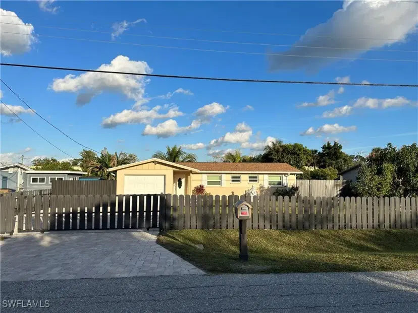 Picture of 141 Schneider Dr, Fort Myers FL 33905