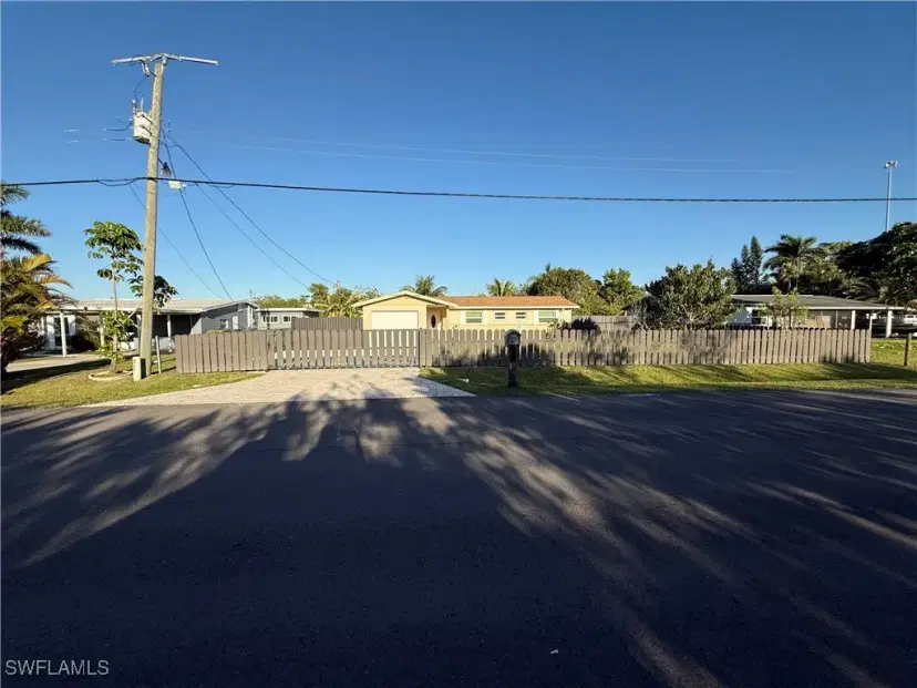 Picture of 141 Schneider Dr, Fort Myers FL 33905