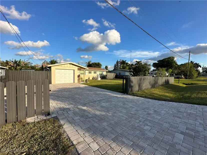 Picture of 141 Schneider Dr, Fort Myers FL 33905
