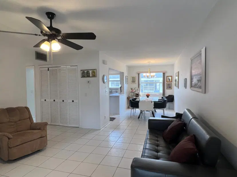 Picture of 68 Stratford E, West Palm Beach FL 33417