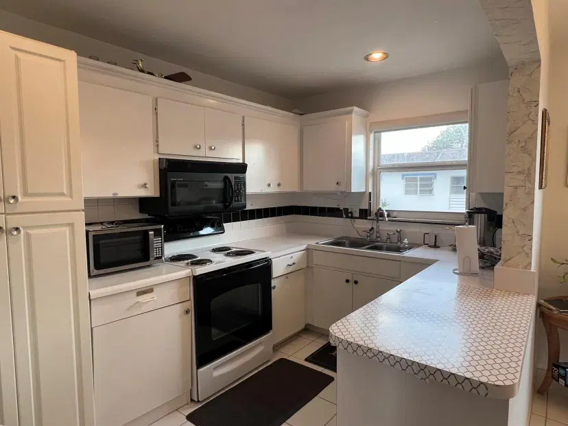 Picture of 68 Stratford E, West Palm Beach FL 33417