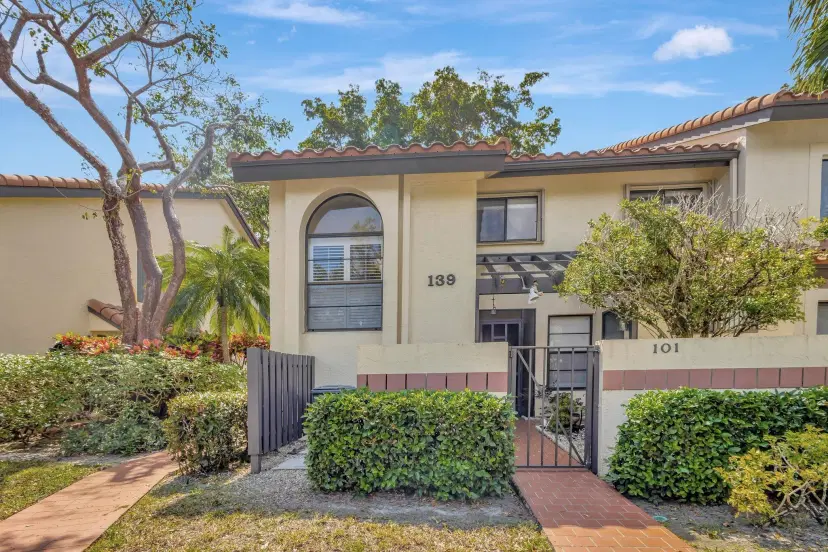 Picture of 5904 S End Lake Drive 201, Boynton Beach FL 33437