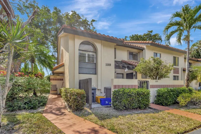 Picture of 5904 S End Lake Drive 201, Boynton Beach FL 33437