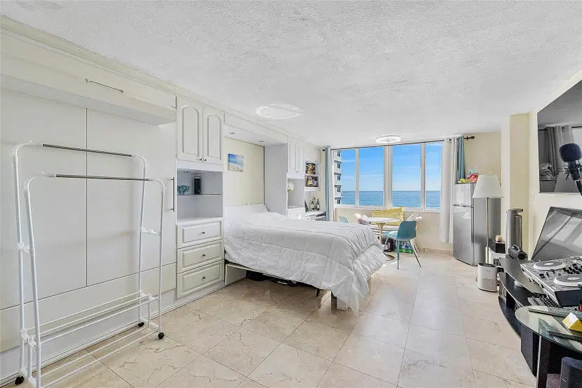 Picture of 19201 Collins Ave 345, North Miami Beach FL 33160