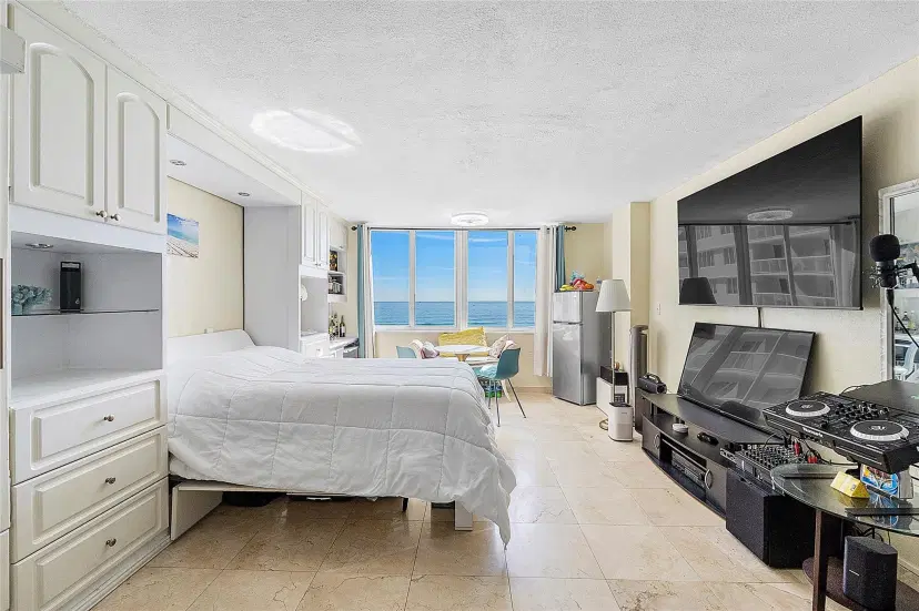 Picture of 19201 Collins Ave 345, North Miami Beach FL 33160