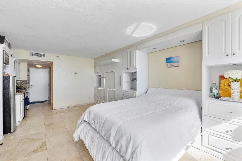 Picture of 19201 Collins Ave 345, North Miami Beach FL 33160