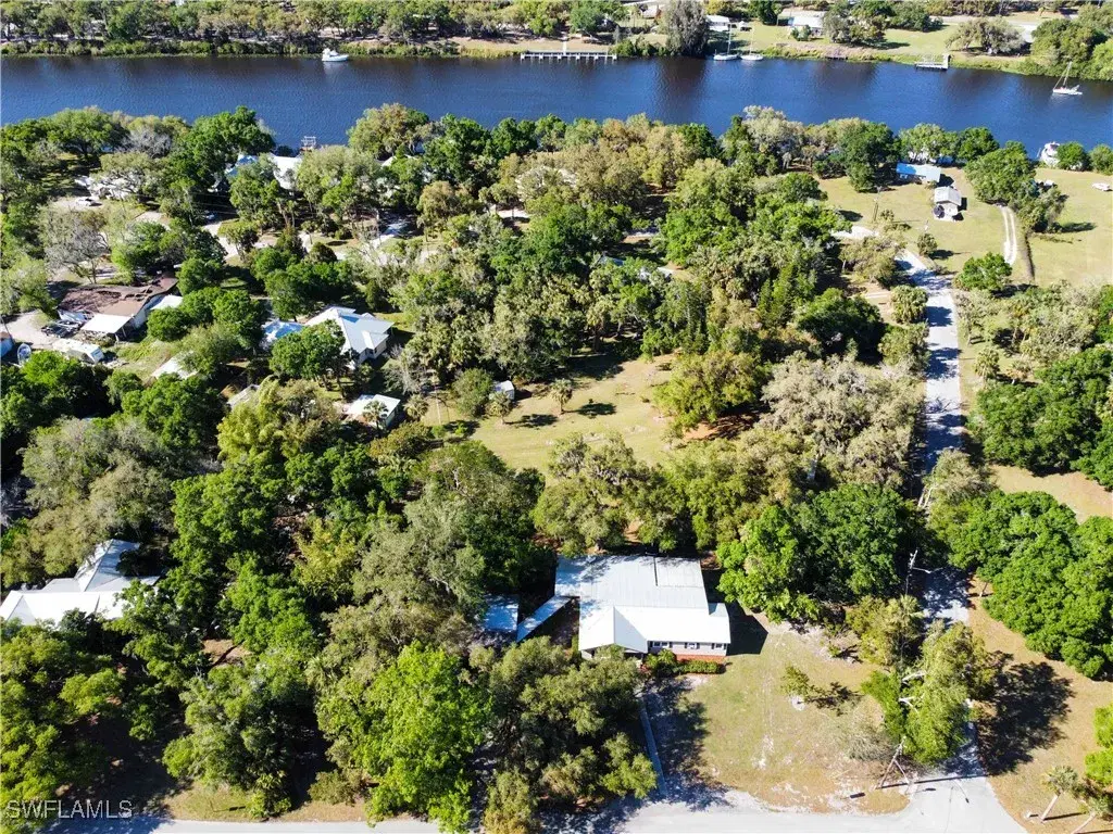 Picture of 200 Riverview Dr, Labelle, FL 33935