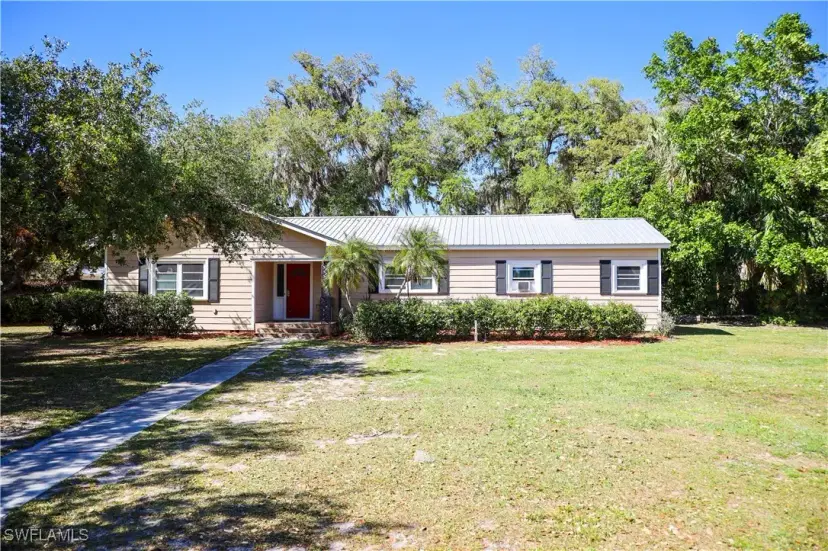 Picture of 200 Riverview Dr, Labelle FL 33935