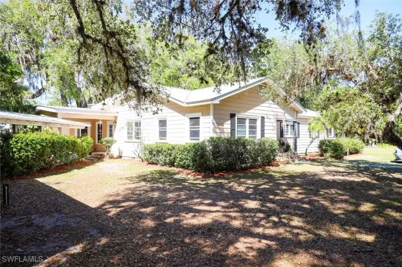 Picture of 200 Riverview Dr, Labelle FL 33935