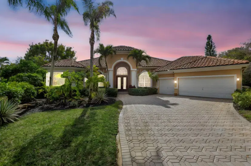 Picture of 911 Forest Glen Lane, Wellington FL 33414