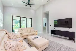 Picture of 1258 Solana Rd, Naples, FL 34103