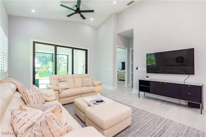 Picture of 1258 Solana Rd, Naples FL 34103