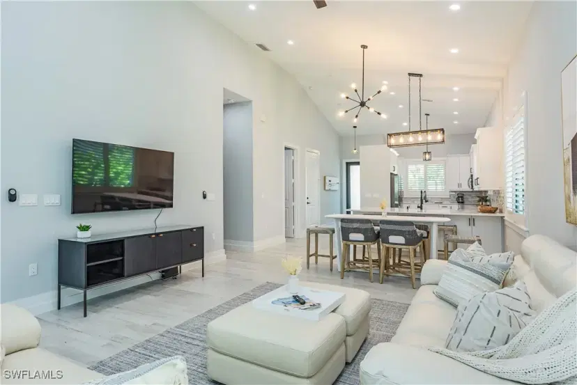 Picture of 1258 Solana Rd, Naples FL 34103