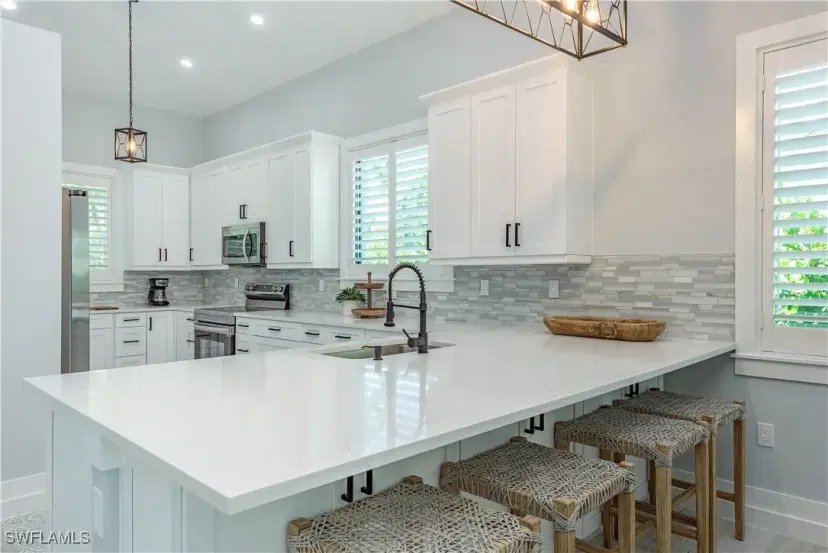 Picture of 1258 Solana Rd, Naples FL 34103