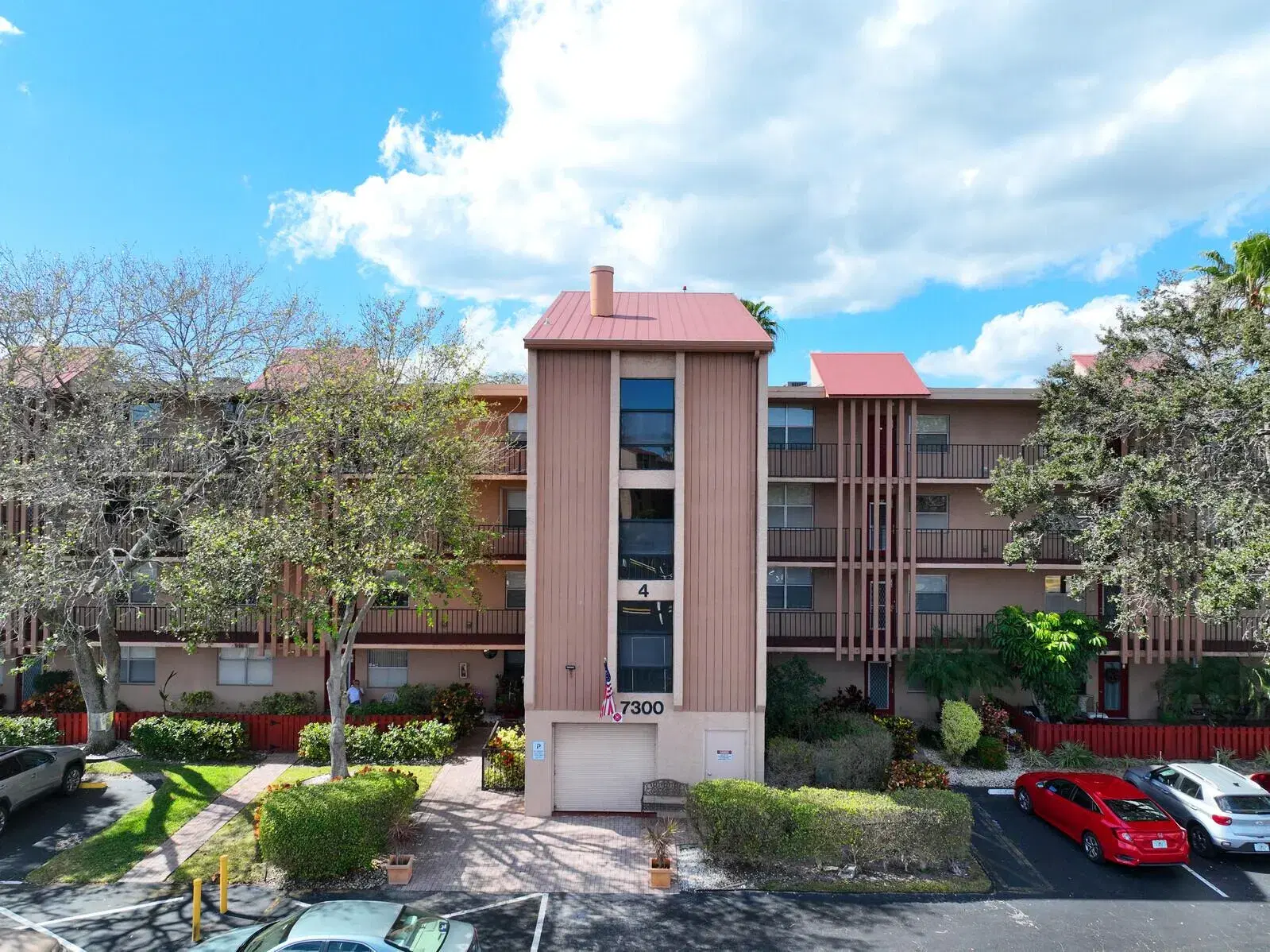 Picture of 7300 Lake Cir Drive 301, Margate, FL 33063