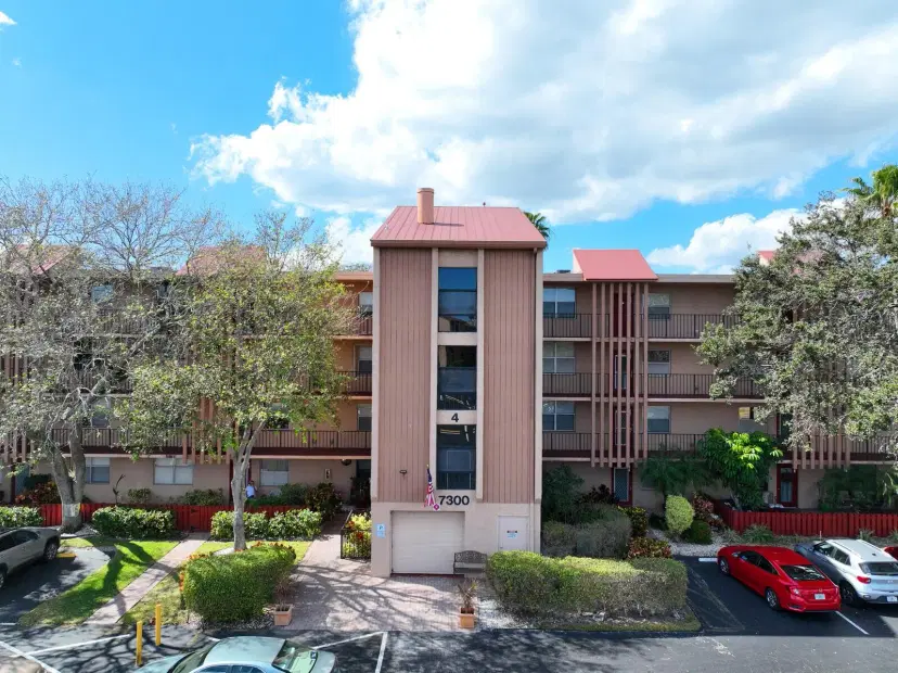 Picture of 7300 Lake Cir Drive 301, Margate FL 33063
