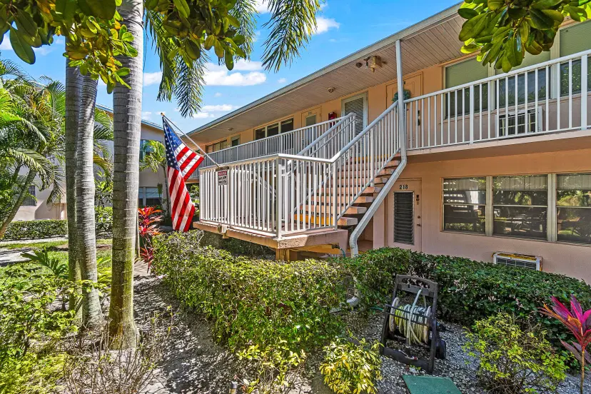 Picture of 231 Dorchester J, West Palm Beach FL 33417