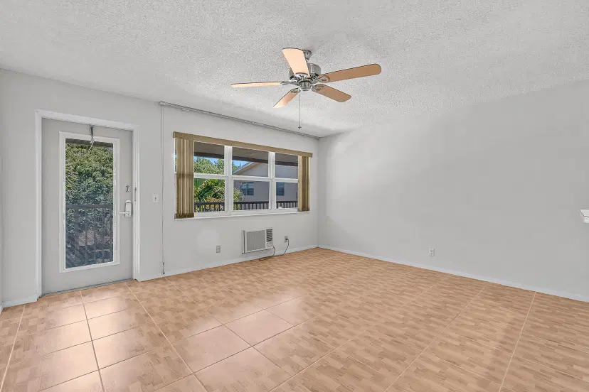 Picture of 231 Dorchester J, West Palm Beach FL 33417