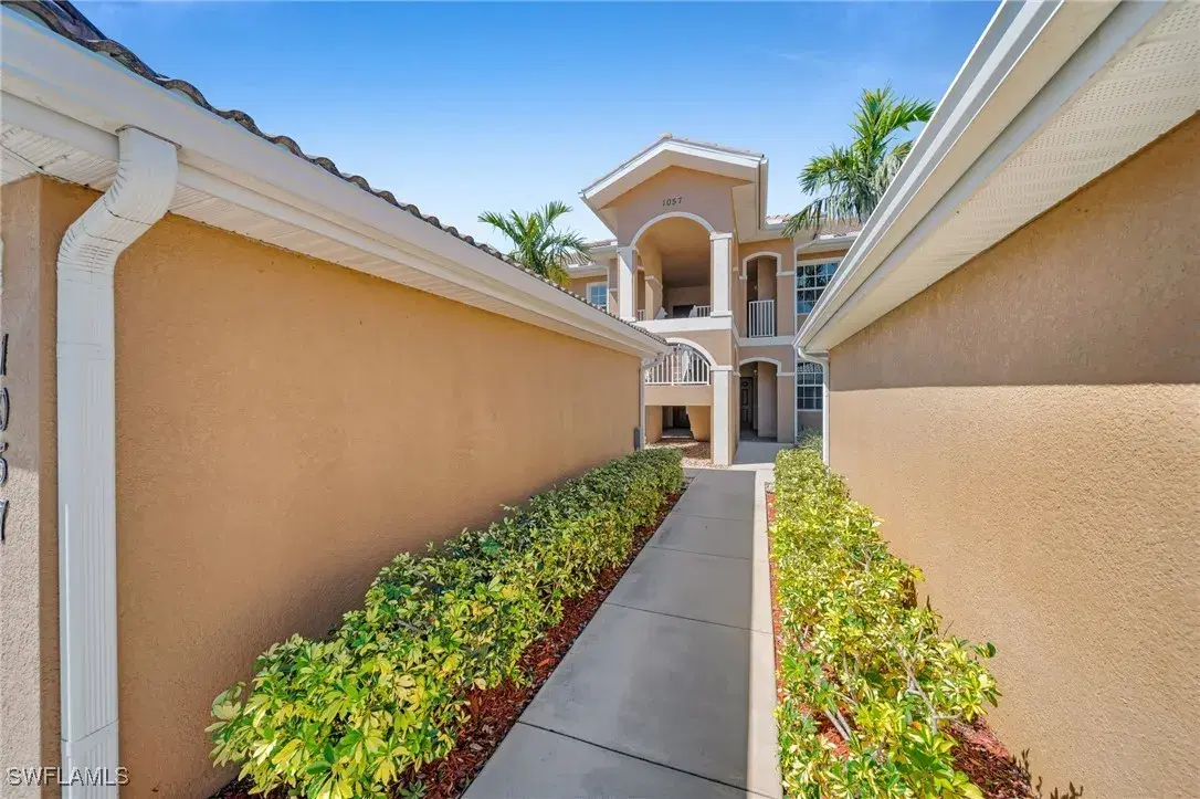 Picture of 1057 Winding Pines Cir 203, Cape Coral, FL 33909
