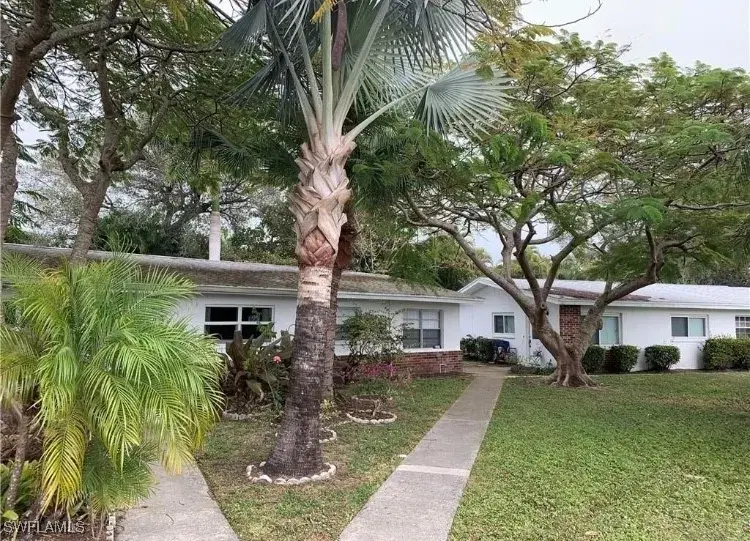 Picture of 819 Courtington Ln 2, Fort Myers, FL 33919