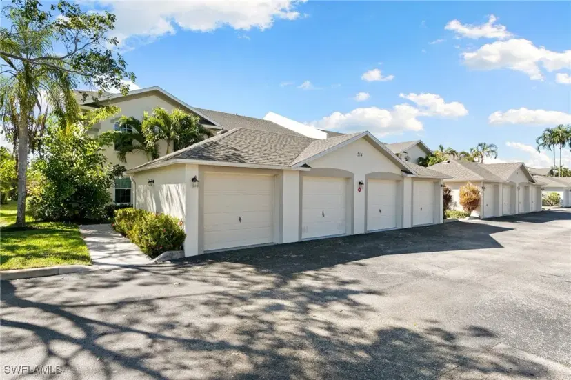 Picture of 314 Newport Dr 1605, Naples FL 34114