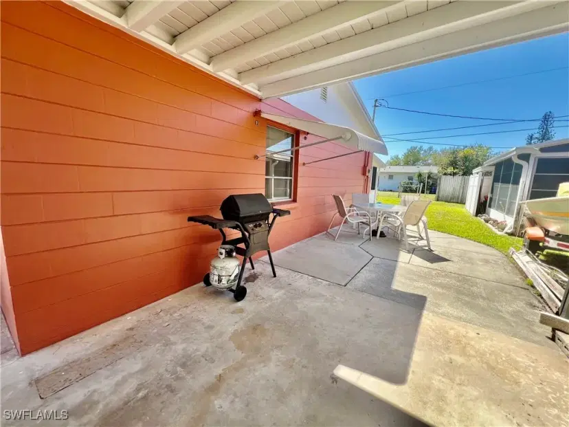 Picture of 1112 Broad St N, Lehigh Acres FL 33936