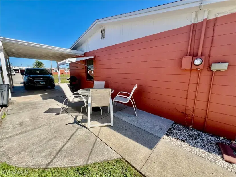 Picture of 1112 Broad St N, Lehigh Acres FL 33936