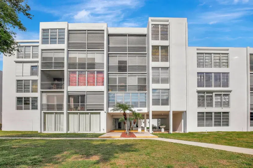 Picture of 6923 Cypress Rd D12, Plantation FL 33317