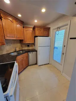 Picture of 1021 Crystal Lake Dr 104, Deerfield Beach, FL 33064