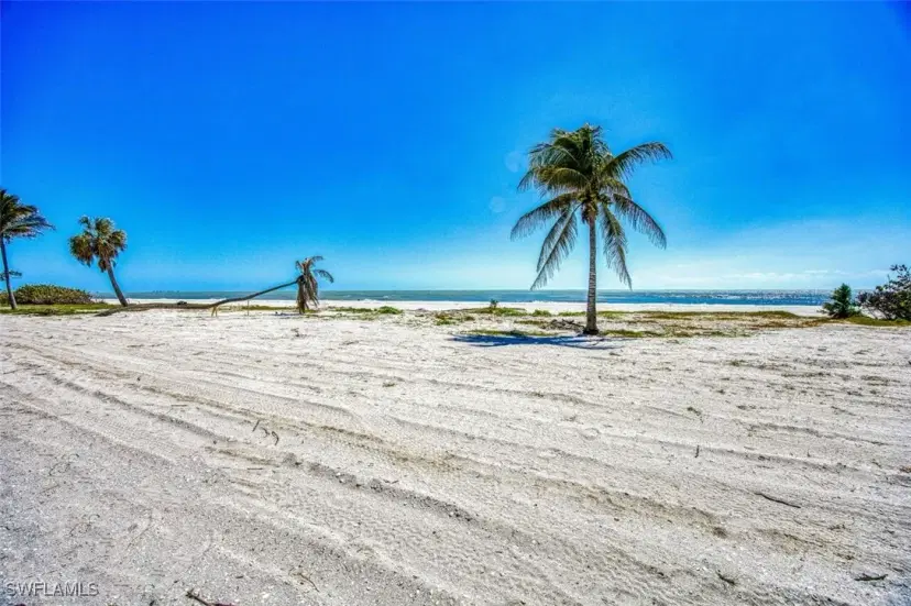 Picture of 2255 W Gulf Dr 110, Sanibel FL 33957