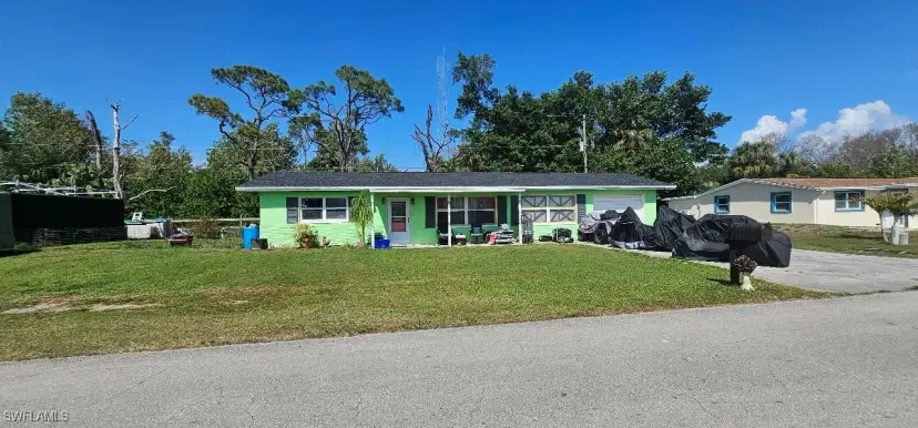 Picture of 16 Glenmont Dr W, North Fort Myers FL 33917