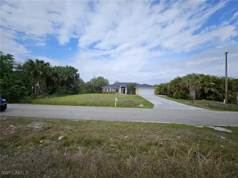Picture of 713 Palmetto Ave, Lehigh Acres FL 33972
