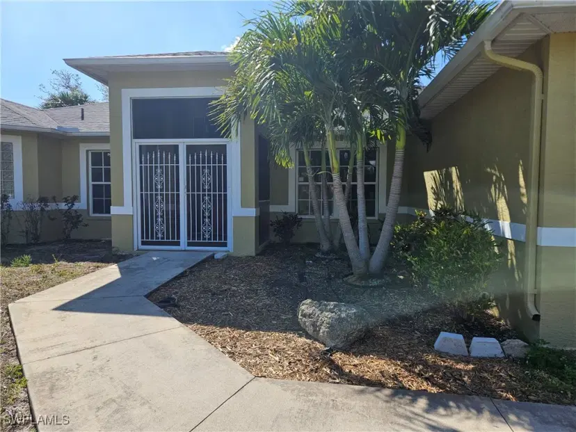 Picture of 713 Palmetto Ave, Lehigh Acres FL 33972