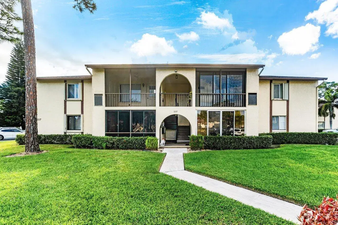 Picture of 337 Knotty Pine Circle A-2, Greenacres, FL 33463