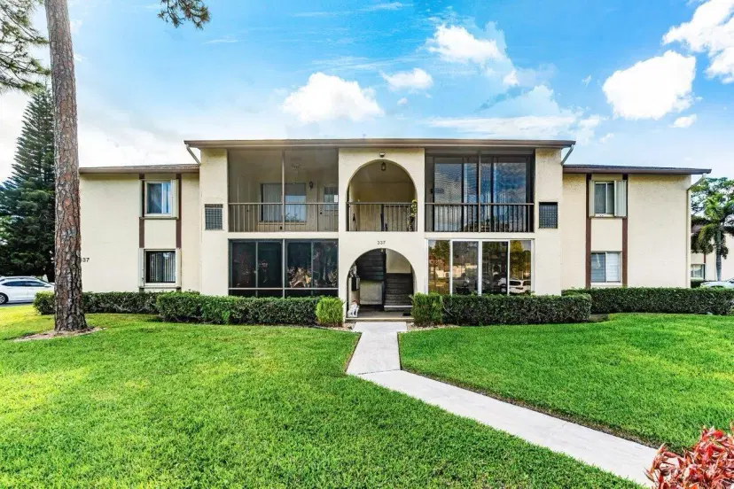Picture of 337 Knotty Pine Circle A-2, Greenacres FL 33463