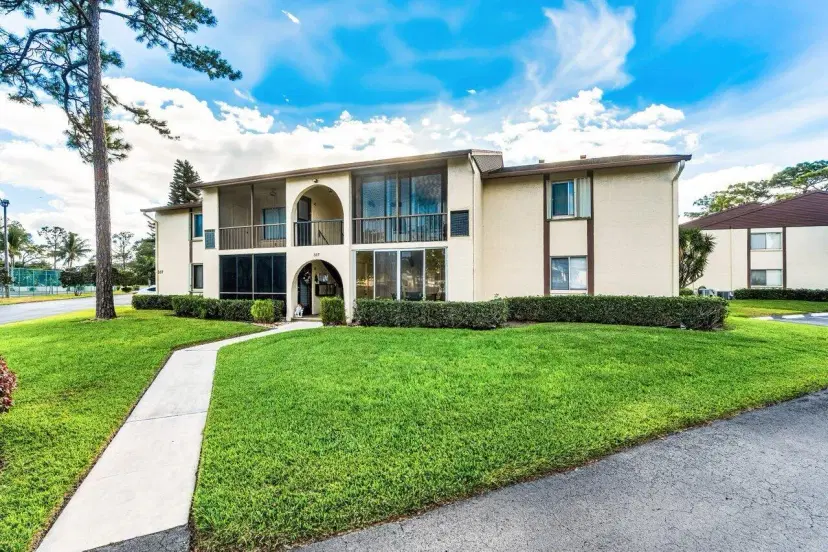 Picture of 337 Knotty Pine Circle A-2, Greenacres FL 33463