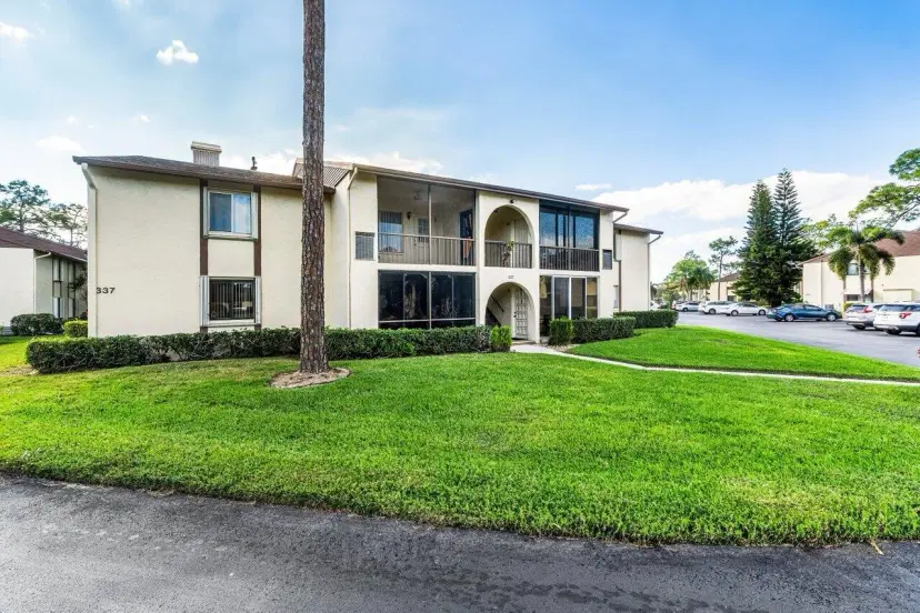 Picture of 337 Knotty Pine Circle A-2, Greenacres FL 33463