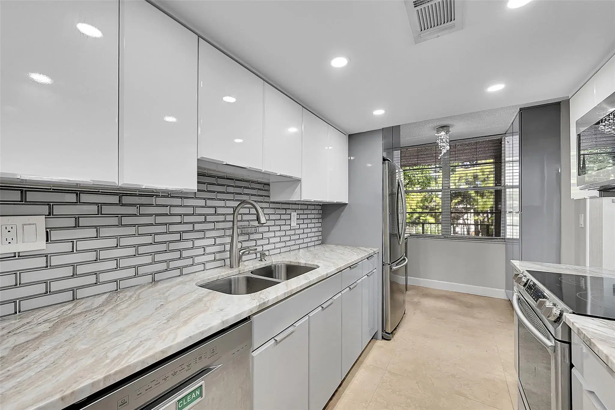Picture of 4850 NW 29Th Ct 220, Lauderdale Lakes, FL 33313