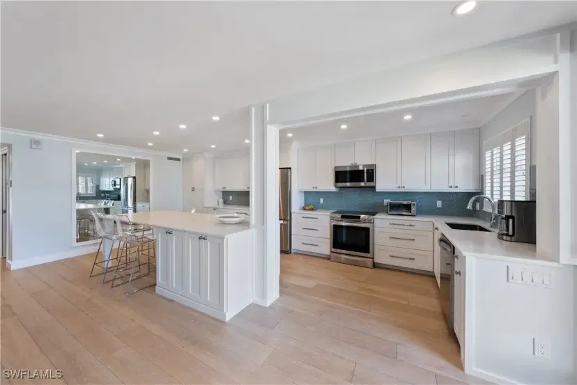 Picture of 3000 Gulf Shore Blvd N 215, Naples FL 34103