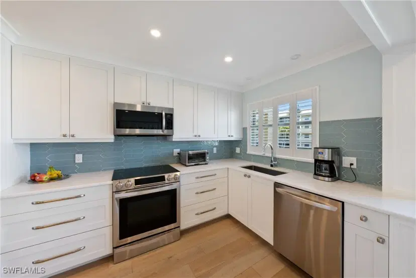 Picture of 3000 Gulf Shore Blvd N 215, Naples FL 34103