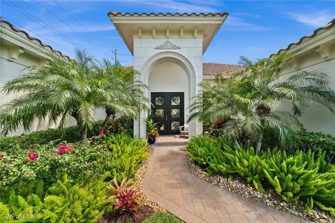 Picture of 914 Tivoli Ct, Naples, FL 34104