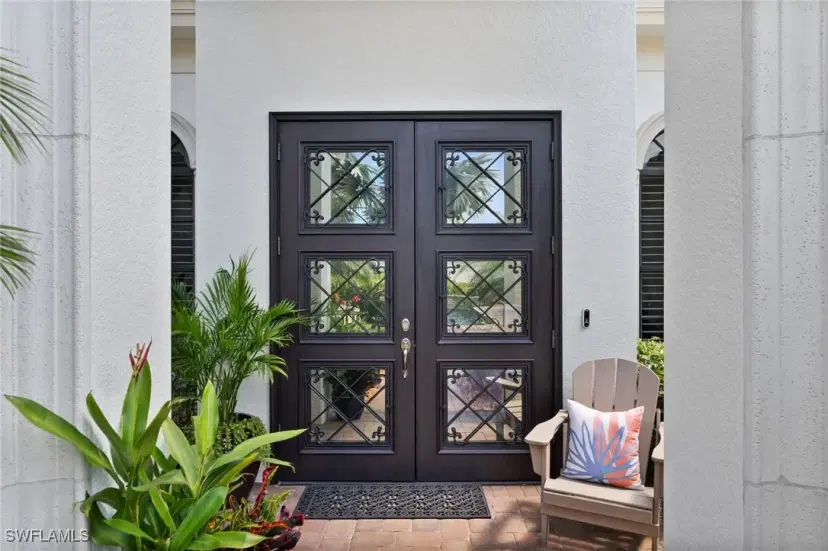 Picture of 914 Tivoli Ct, Naples FL 34104