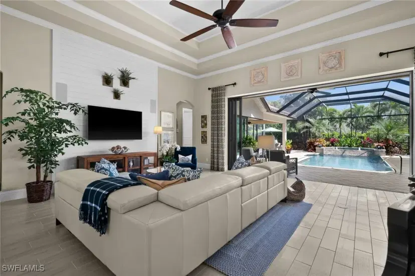 Picture of 914 Tivoli Ct, Naples FL 34104