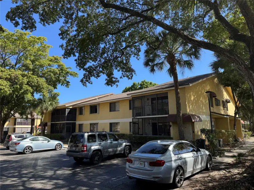 Picture of 3059 N Oakland Forest Dr 102, Oakland Park FL 33309