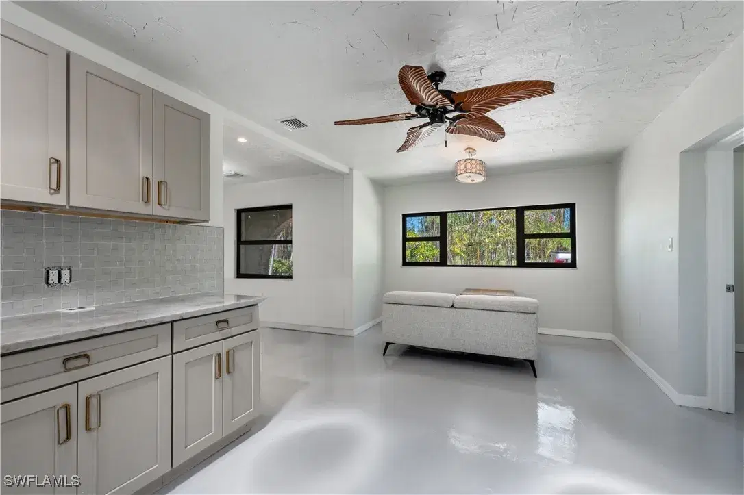 Picture of 2230 Harbor Rd, Naples, FL 34104