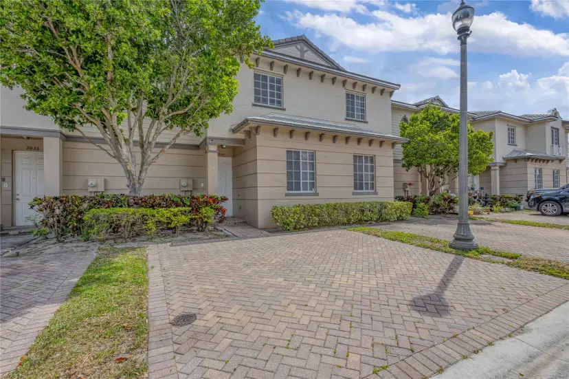 Picture of 2037 Nassau Dr 2037, Riviera Beach FL 33404