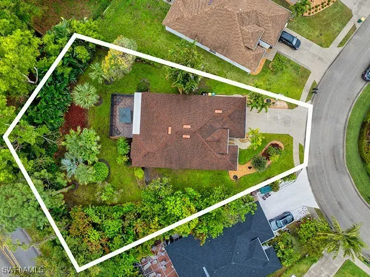 Picture of 246 Stanhope Cir, Naples FL 34104